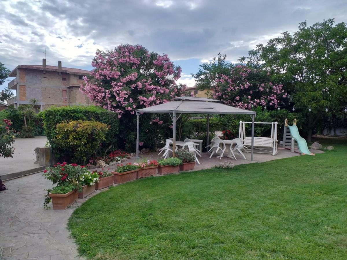 Garden Basement - Seminterrato Max 4 Ospiti - Fiumicino Vicino Aeroporto E Fiera Apartamento Exterior foto