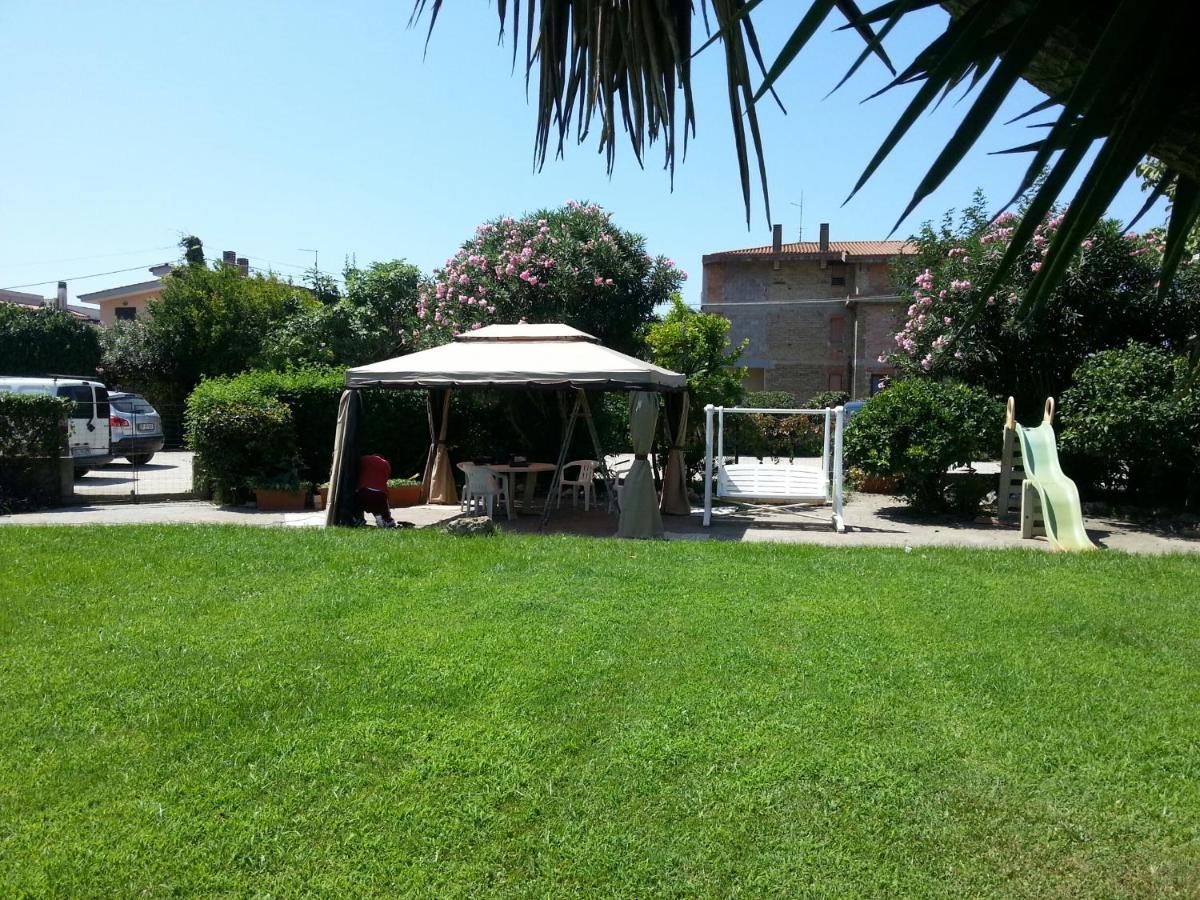 Garden Basement - Seminterrato Max 4 Ospiti - Fiumicino Vicino Aeroporto E Fiera Apartamento Exterior foto