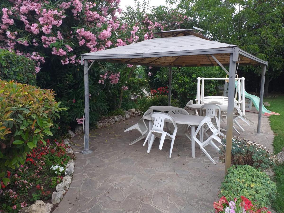 Garden Basement - Seminterrato Max 4 Ospiti - Fiumicino Vicino Aeroporto E Fiera Apartamento Exterior foto