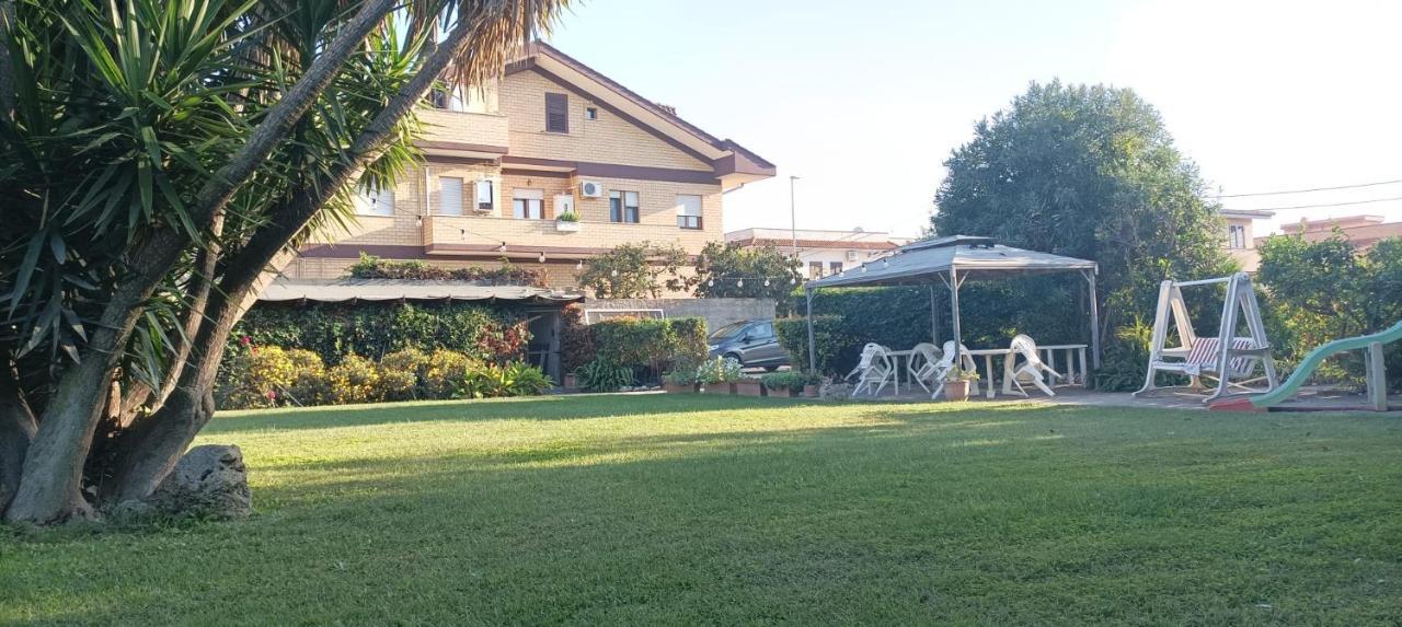 Garden Basement - Seminterrato Max 4 Ospiti - Fiumicino Vicino Aeroporto E Fiera Apartamento Exterior foto