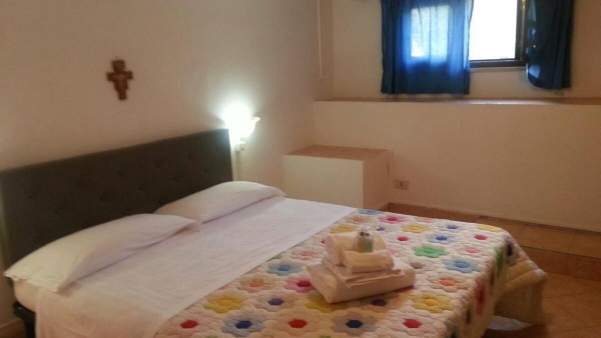 Garden Basement - Seminterrato Max 4 Ospiti - Fiumicino Vicino Aeroporto E Fiera Apartamento Exterior foto