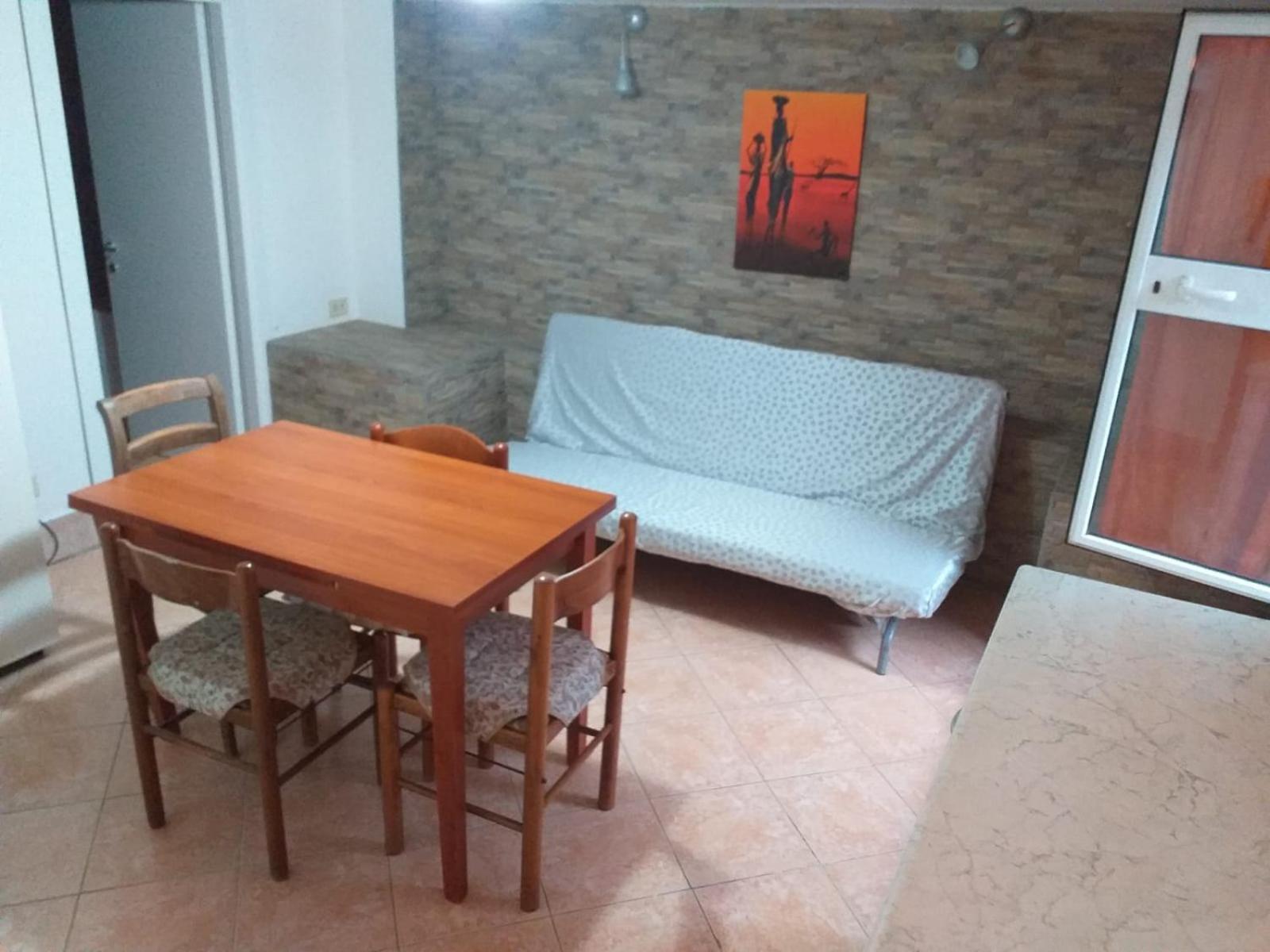 Garden Basement - Seminterrato Max 4 Ospiti - Fiumicino Vicino Aeroporto E Fiera Apartamento Exterior foto