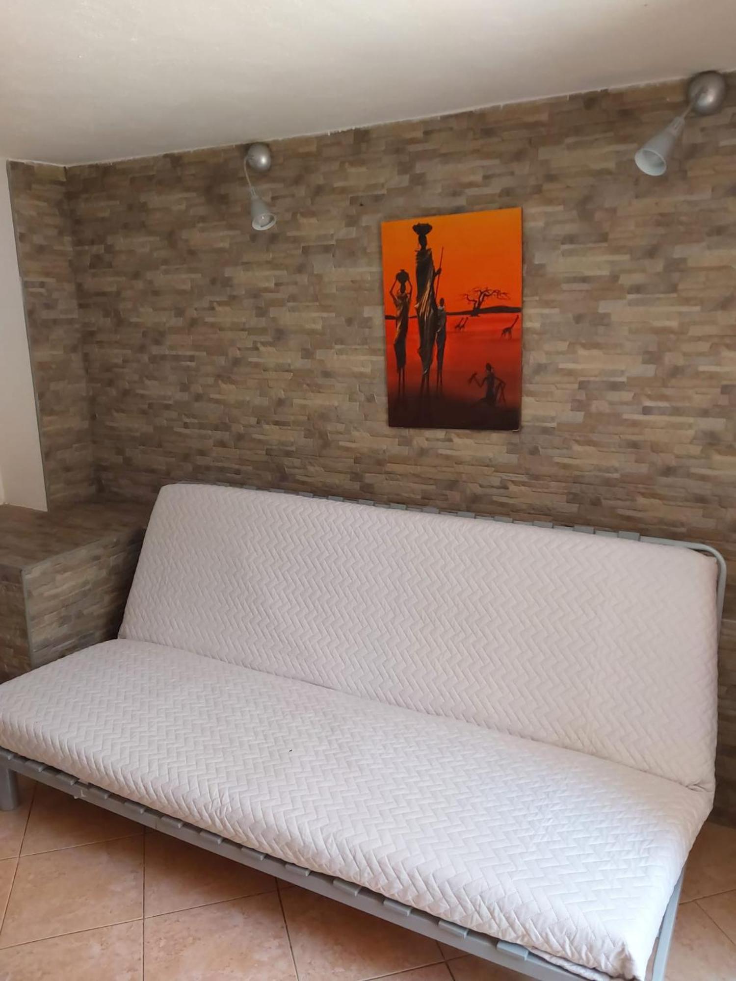 Garden Basement - Seminterrato Max 4 Ospiti - Fiumicino Vicino Aeroporto E Fiera Apartamento Exterior foto