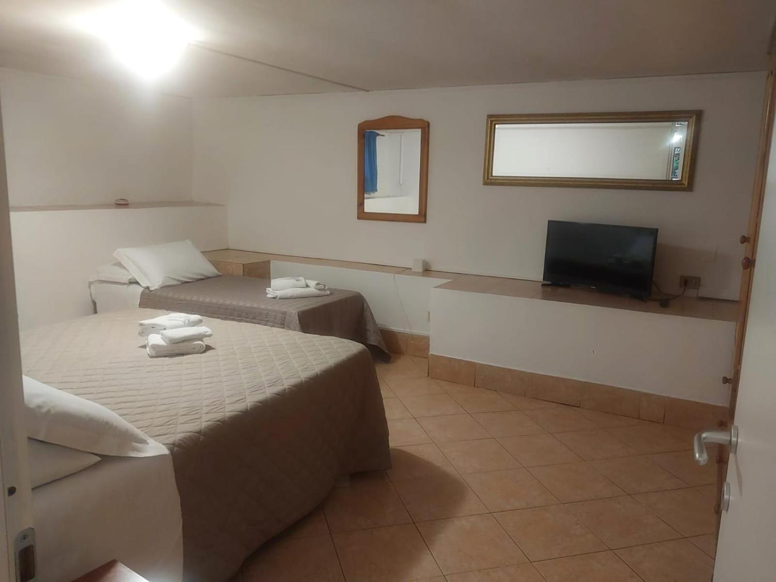 Garden Basement - Seminterrato Max 4 Ospiti - Fiumicino Vicino Aeroporto E Fiera Apartamento Exterior foto